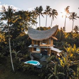 Makerti Bali~Bamboo House, hotel u gradu 'Selat'