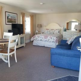 Riverside with balcony Sheepscot Harbour Vacation Club Studio #215, hotel in Edgecomb