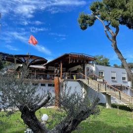 Divjaka Resort, hotel en Divjakë