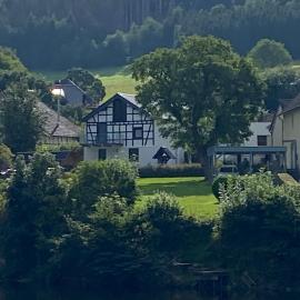 Exklusive, kernsanierte Ferienwohnung am Rursee