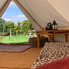 Home Farm Radnage 8 Glamping Bell Tent, with Log Burner and Fire Pit, Hotel in High Wycombe