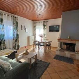 Laki's House Οροφοδιαμέρισμα με σοφίτα, hotel v destinaci Thermo