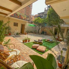 The Melo pomelo courtyard. ( Right in between Thamel and basantapur durbar square), hotel in Kathmandu