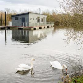 Berth 6 on Upton Lake, Upton-upon-Severn Home on Water, hotel in Upton upon Severn