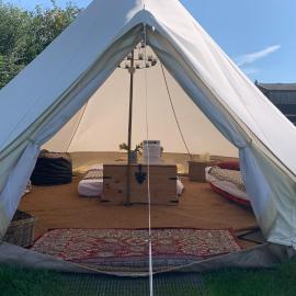 Home Farm Radnage 4 Glamping Bell Tent, with Log Burner and Fire Pit, Hotel in Radnage
