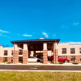 Quality Inn & Suites Kearneysville - Martinsburg، فندق في Kearneysville