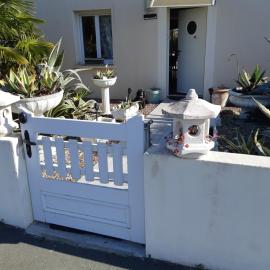 Chambre lit double dans pavillon , chez Lilyanne, hotell i Tonnay-Charente