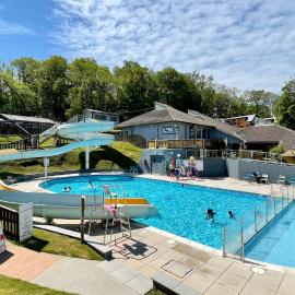 Peaceful Cowslip Lodge - Finlake Spa Resort in Devon, hotel i Chudleigh