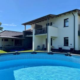 Villa7 Balaton, viešbutis mieste Alsóörs