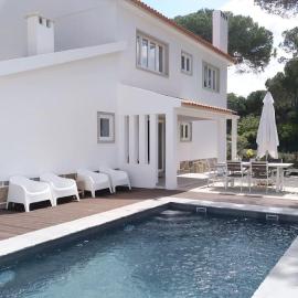 Banzão home PineForest family &friends pool garden, hotell i Colares
