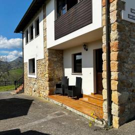 Casa de Aldea La Maestra, hotell sihtkohas Arriondas
