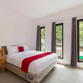 RedDoorz near Kaza Mall Surabaya, hotel u gradu 'Plosobegem'