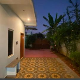 Family Guest House Pondicherry، فندق في Vānūr
