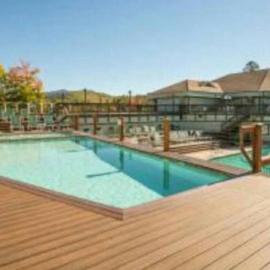 Leslie's Retreat, hotel i Campton