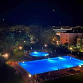 Appartamento tranquillo con patio e piscina, hotel a La Caduta