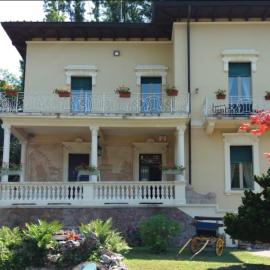 La Villa del Lago, hotel u gradu Ghirla