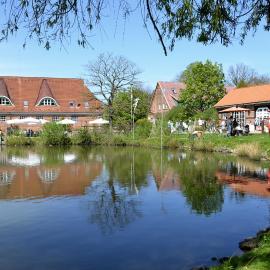 Gut Basthorst，Basthorst的飯店
