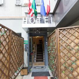 Hotel Pontenuovo, hotel u gradu Merone