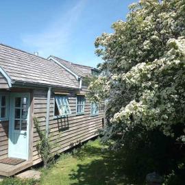 Tiny House on isolated farm by the Cornish Coast, готель у місті Б'юд