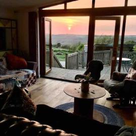 Spacious cabin on isolated farm with sea view、バッドのホテル