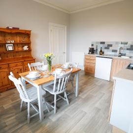 Woodside Oak hot tub & pool sleeps 4-6, hotel v destinaci Bideford