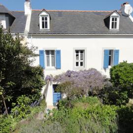Maison familiale proche port à Sauzon, WIFI inclus - FR-1-418-11, hotelli kohteessa Sauzon