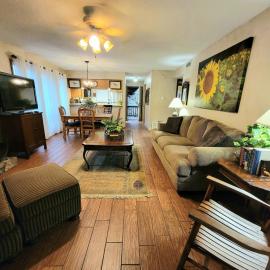 Forest view 2 bed bath condo on Lake Ouachita, hotel en Mount Ida