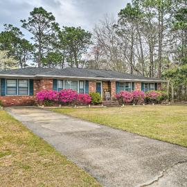 Cozy Wilmington Vacation Rental: 10 Mi to Beach!, hotel in Wilmington