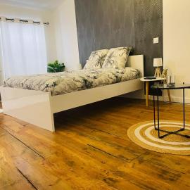 Les Dames Jeannes, hotel u gradu Žarnak