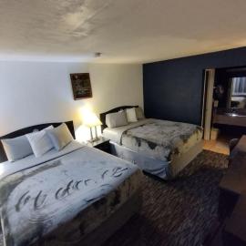 Hotel 2 Queen Beds Hotel Room 126 Wi-Fi Booking – hotel w mieście Stillwater