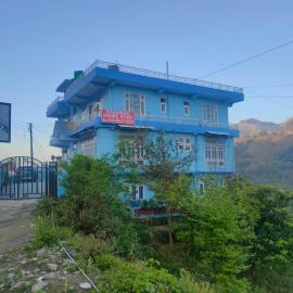 Mahamaya Homestay 4, hotell i Mandi