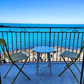 COASTAL Seaview Suite & CENTRAL BALCONY Street View Studio, hotel a Cefalù