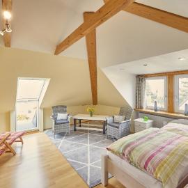 Ferienwohnung Raffael 100 qm, 2 große Betten im Wohnzimmer