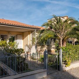 Casa Pineta, отель в Фоллонике