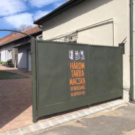 Három Tarka Macska Apartmanok, hôtel à Sárospatak