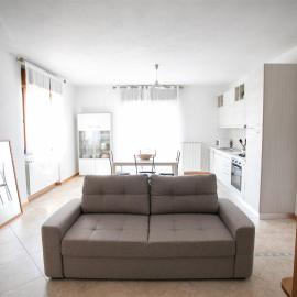 IseoLakeRental - Appartamento Iris، فندق في Solto Collina