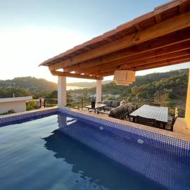 LUXO Casa en Valle de Bravo con jacuzzi y espectacular vista al lago, hotel u gradu Valje de Bravo