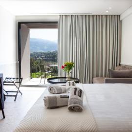 11Suites, hotel v mestu Aígion
