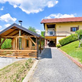 Stunning Home In Adamovec With Sauna, hotel in Adamovec