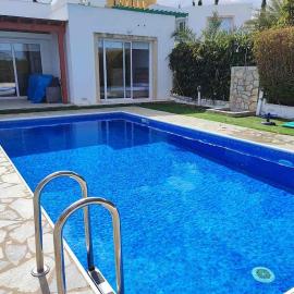 Villa Poseidon, hotel din Pervolia