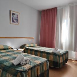Hostal Restaurante Venta del Barro، فندق في La Puebla de Híjar
