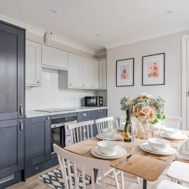 Family & pet Friendly, Stylish & Spacious Beach House, hotel in Gorleston-on-Sea