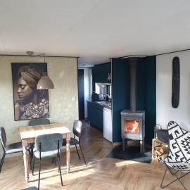 Vintage chalet Fereale II, hotell i Grou