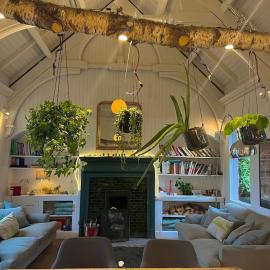 Sleeps 10. The Old pink library by loch and river – hotel w mieście Lochearnhead