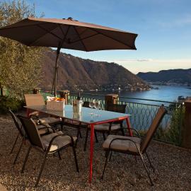 Como Lake Panorama Apartment Sveva, ξενοδοχείο στο Τσερνόμπιο