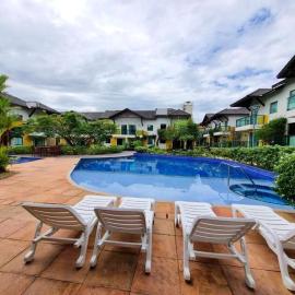 Casa em Condomínio Fechado com Sauna e Piscina