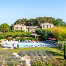 La Cour des sens, domaine d'hôtes- Spa piscine chauffée, hotel u gradu Lagnes