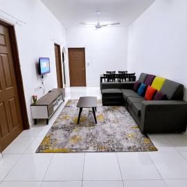 HomeSTAY PANGSAPURI SAMUDERA SERI MANJUNG LUMUT, hotel in Seri Manjung