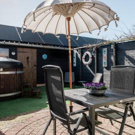 Strandhuis de Zeeparel met hottub