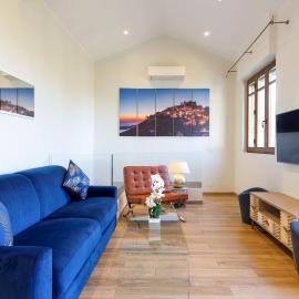 Villa d exception avec terrasse, jacuzzi, vue mer, parking, en plein cœur du village de Eze